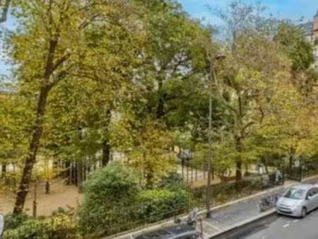 2/3 pièces rue lamarck / place jacques froment