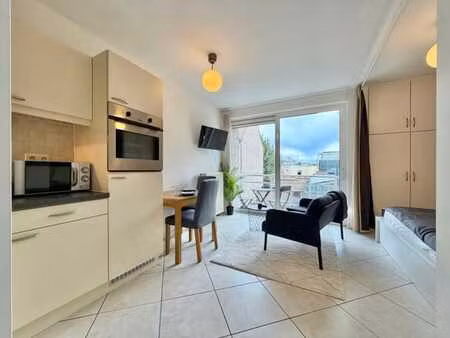 ! new ! remis à neuf - studio avec coin chambre + terrasse