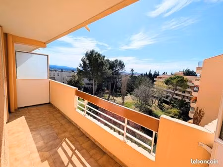 t5 lumineux de 103 m² – 4 chambres – 2 balcons – garage – fort potentiel – aix-en-provence