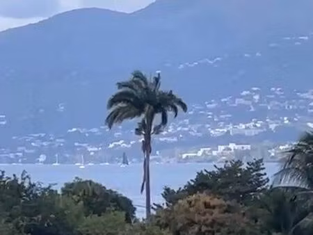 t3 neuf anse à l’ane  vue baie fdf  box + cave