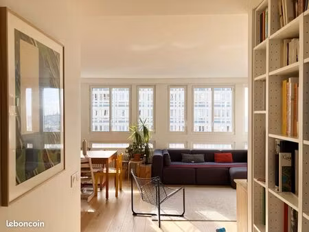 3 pièces traversant + parking – place des fêtes