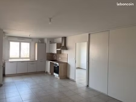 loue t3 decines centre prox tram immeuble recent