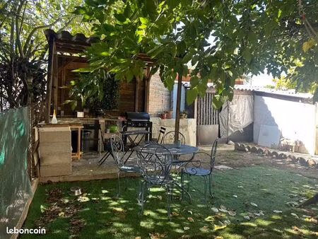 t3 jardin et dépendances en bas de villa