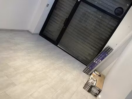 local commercial   boutique voltaire 75011