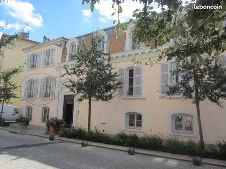 t2 dans immeuble de caractère - centre neuville-sur-saône