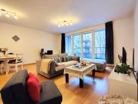 dans le quartier prisé de la chasse  à deux pas du tram 7/25