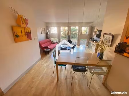 studio 4 pièces 100 m²