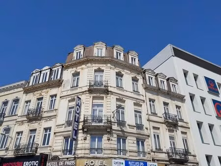 hotel avec 3 commerces