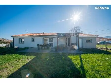 pont du château  plain-pied de 105 m2  3 chambres  parcelle de 555 m2