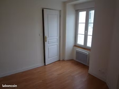 mansle -90 m2 t3 - triplex - tout à pied