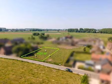 terrain de 1.137 m² à bâtir – environnement calme à aubechie