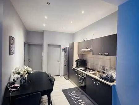 charment appartement 2 ch à proximité de toutes commodités.