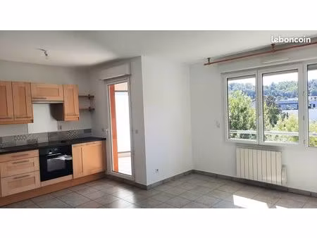 t2 calme +garage+ balcon à francheville le bas