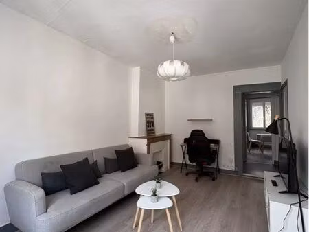 t2 43 m² rénové – chambre spacieuse – calme