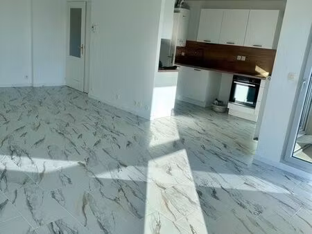 location hyper centre 3 chambres