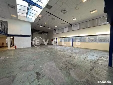 local bureaux 790 m²