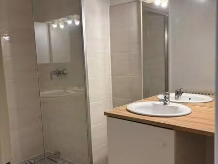 beau t3 lumineux  isolé  climatisé - centre ville lavaur - tout à pied