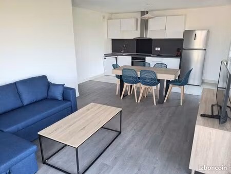 t4 meublé récent 88 m² – 3 chambres – balcon 13 m² – 2 parkings – dressing – tram-train ly