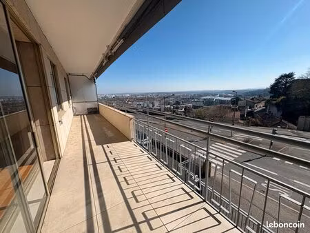 exceptionnel t4 de 116 m² avec vue panoramique – lyon 5e