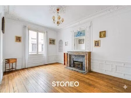 appartement au charme de l'ancien à rénover situé dans une résidence de standing au pied d