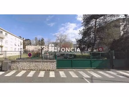 résidence fosh - emplacement de parking extérieur