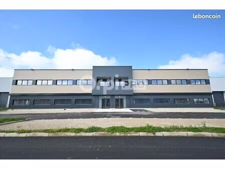 local d'activité 3 328 m²