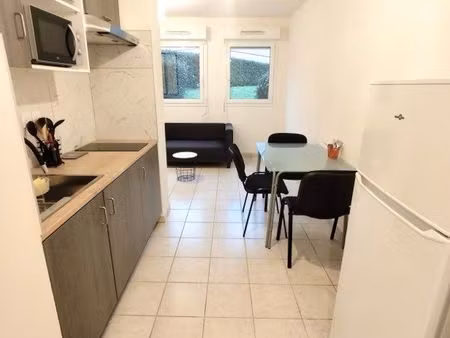loue grand studio bis meublé 27 m2  refait à neuf en 2026  + 1 place de parking