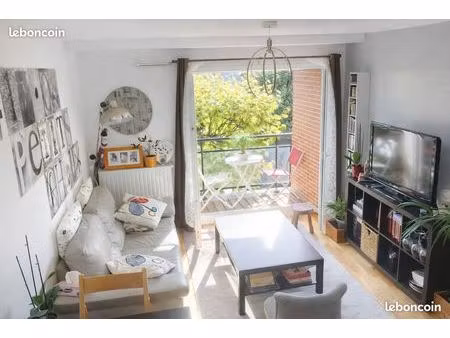 t2 43 m² – résidence récente – parking x2 – cave – chartres centre