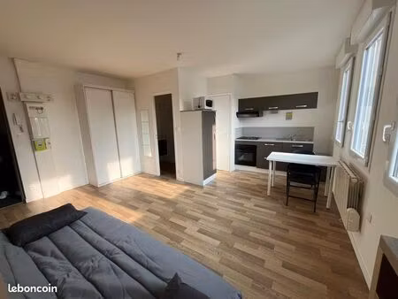 studio meublé hyper centre la roche sur yon