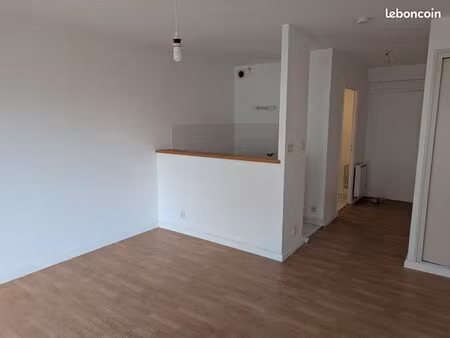 questembert t1 32m2 centre ville parkin + cave