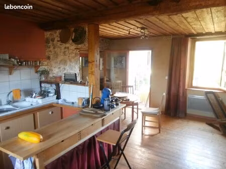 maison dans un tout petit hameau