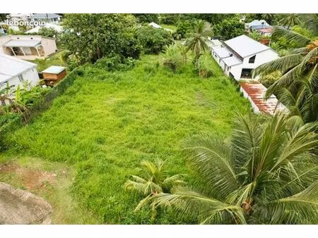 terrain 1 679 m² lamentin