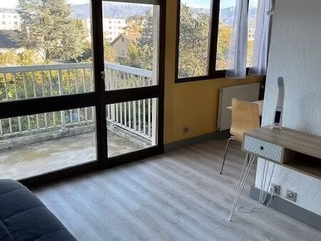 location studio meublé