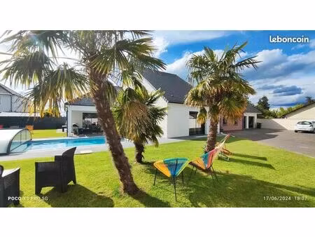 villa contemporaine de 250 m2 avec piscine et vie de plain-pied sur 190 m2