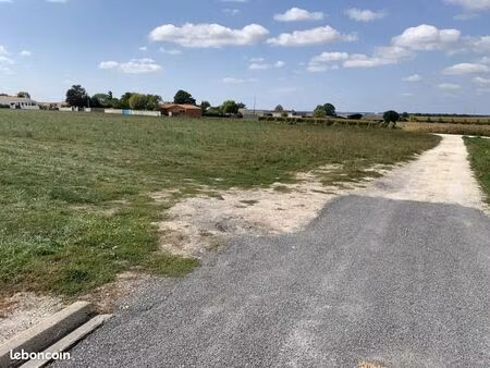 terrain 381 m² grezac