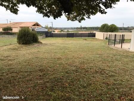 terrain 643m² la couronne