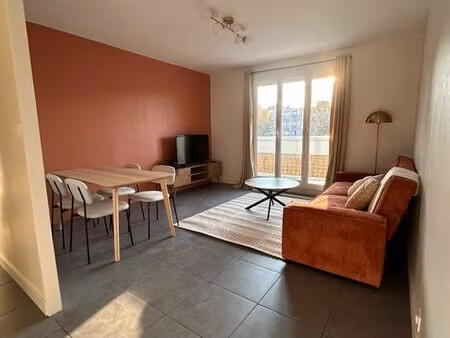 t2 meublé entièrement rénové 52m² & grand balcon