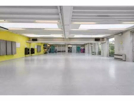 centre sportif avec maison à vendre à roeselare