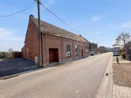 à vendre : bâtiment multifonctionnel pour des activités cult