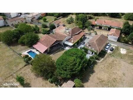 maison 11 pièces 234 m²