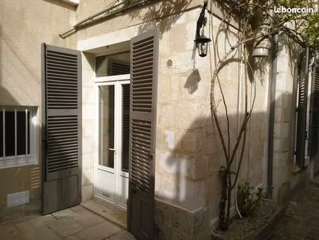 appartement rénové avec cour privative – hyper centre de bourges – au calme