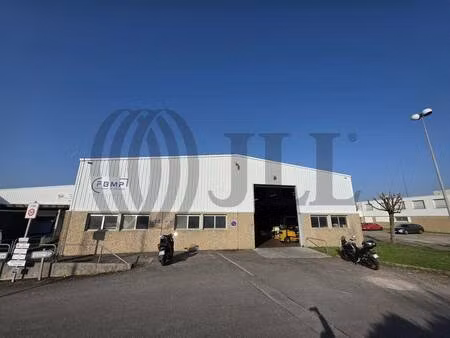 local d'activités à louer