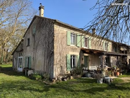 belle maison de campagne de caractère avec dépendances 7 minutes de villefagnan