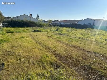 terrain constructible viabilisé 400 m² – centre-bourg ferrières – 15 min la rochelle – for