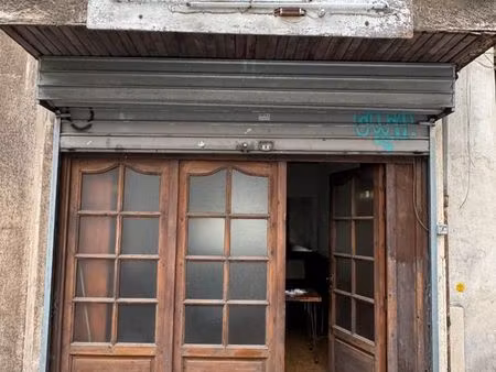 vends murs et droit au bail tous commerces d un local de 29m2