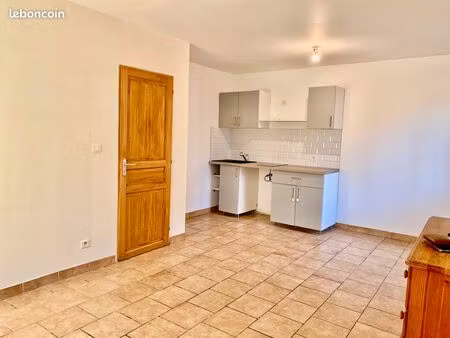 grans centre village  appartement t2 de 35 m2 avec possibilité garage