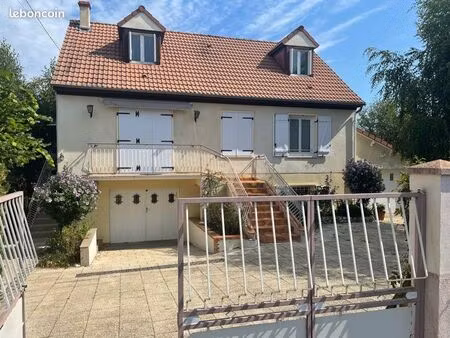 a louer maison 130 m² avec jardin  3 chambres  double garage – les aix-d’angillon