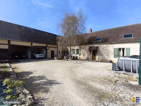 propriété 8 pièces 196 m²