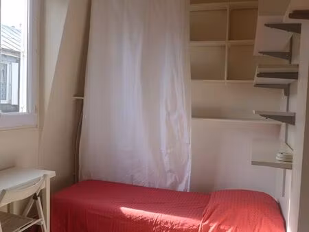 alésia. studette meublée 9 m2  au 7°  ascenseur