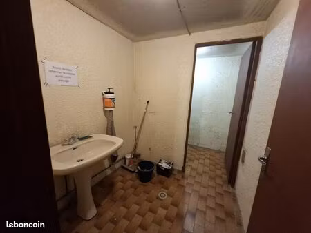 entrepôt 200 m² saint-amant-de-bonnieure